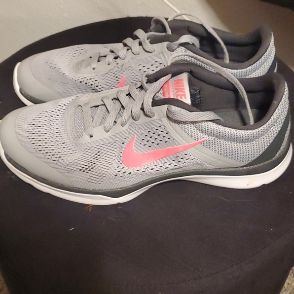 Nike Shoes (Training in Season 5) - Picture 2 of 5